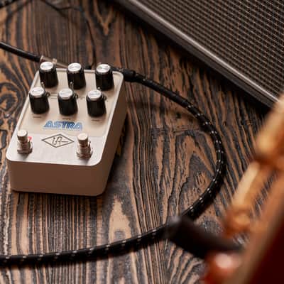 Universal Audio UAFX Astra Modulation Machine Pedal - (Refurbished/New) image 3
