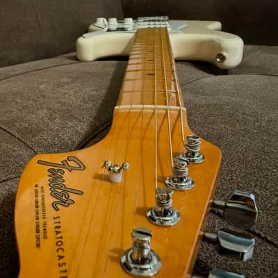 Fender Vintera III Late '60s Stratocaster with Fender Deluxe Gig Bag and Case Candy - 2025 Model in Olympic White image 18