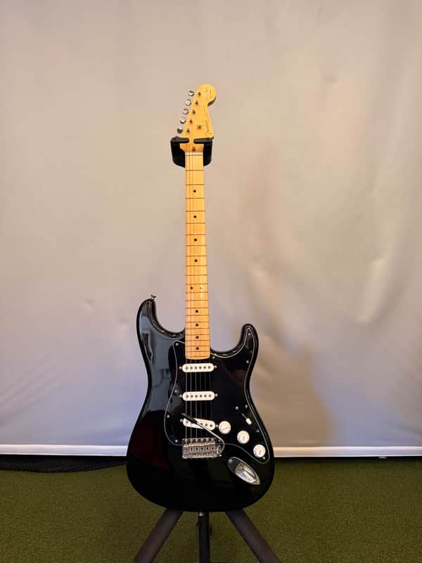 Fender Eric Clapton Artist Series Stratocaster with Vintage Noiseless Pickups