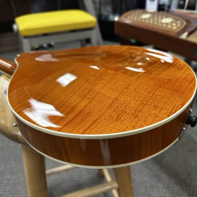 Kentucky KM-272 Deluxe Oval Hole A-Style Mandolin Transparent Amber w/ Case image 16