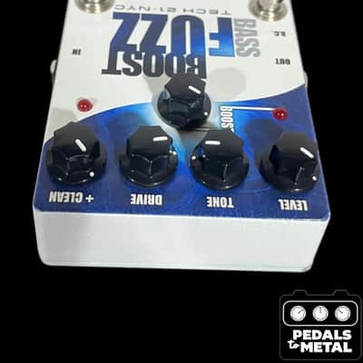 Tech 21 T21-BBF Analog Bass Boost Fuzz 2010s - White - X17527 image 3