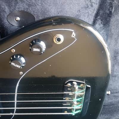 Fender Musicmaster Bass 1977 Black w/ original case + hard shell case image 9