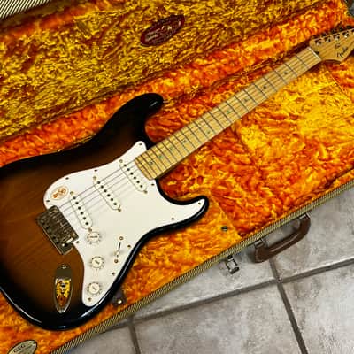 2005 Fender 50th Anniversary American Deluxe Stratocaster Sunburst image 2