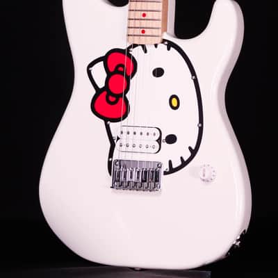 Fender® x Hello Kitty® White Stratocaster® image 2