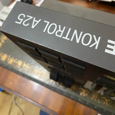 Native Instruments Komplete Kontrol A25 2018 - Present - Black image 5