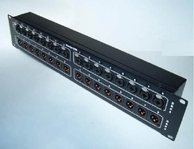 Mamba 32XDB - 16 Combo & 16 Male [16 in x 16 out] to 4 DB25 2RU