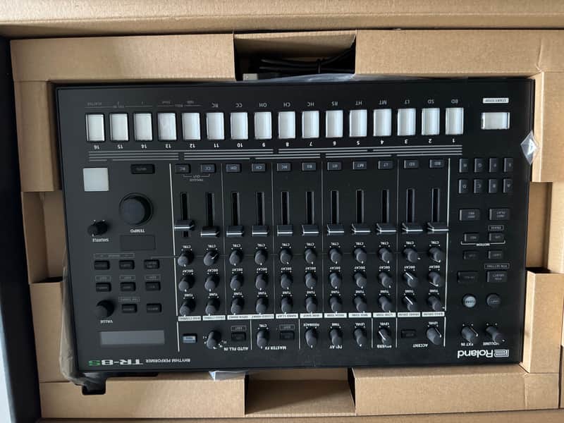 Roland TR-8S AIRA Rhythm Performer with Sample Playback 2018 - Present - Black image 1