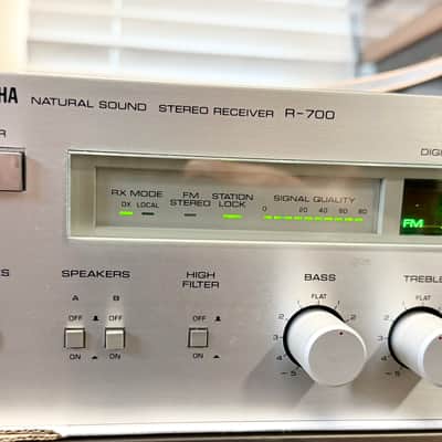 Vintage Yamaha R-700 Natural Sound AM/FM Stereo Receiver For Parts SEE VIDEO image 2
