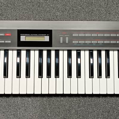 Roland Alpha Juno 1 serviced, factory case