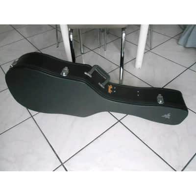 Fender Hardshell Case for 3/4 and Parlour Acoustic Guitars image 2