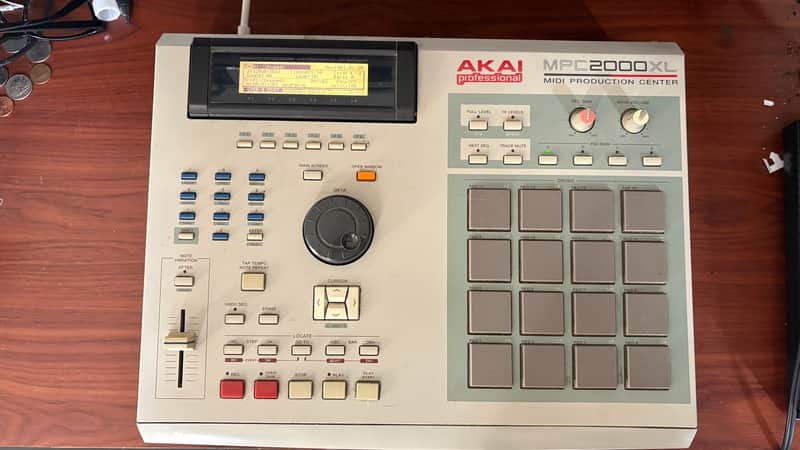 Akai MPC2000XL MIDI Production Center 2000 - 2005 - Grey image 1