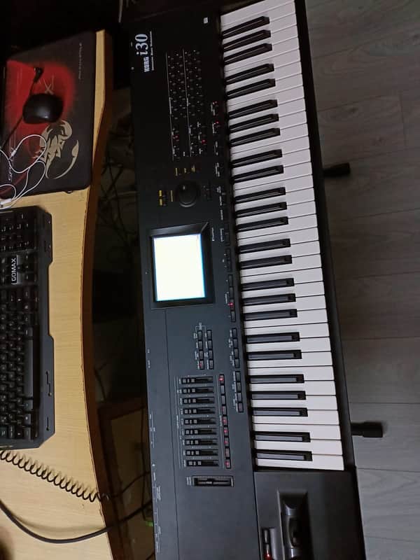 Korg i30 Interactive Music Workstation - 220V image 1