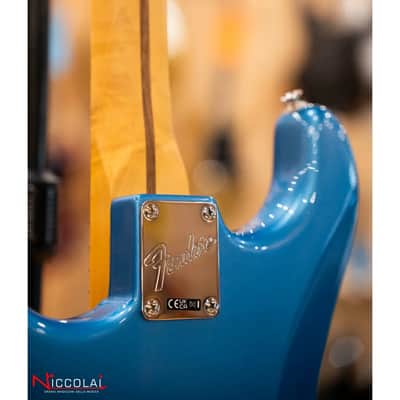 Fender American Professional Classic Stratocaster, Maple Fingerboard, Faded Lake Placid Blue image 15