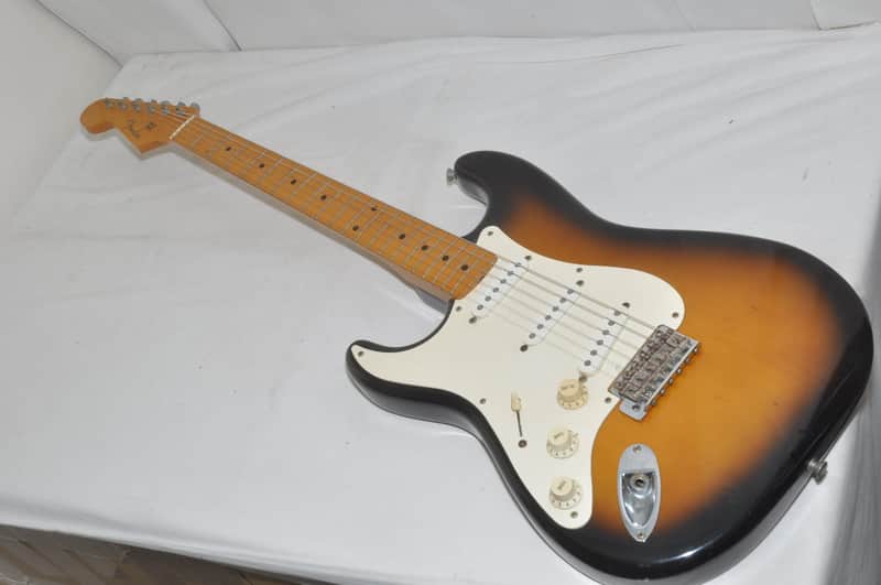 FENDER JAPAN Stratocaster serial number Electric Guitar Ref. No 7661 image 1