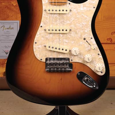 Fender 2004 Custom Shop Custom Classic Player Stratocaster in 2-Tone Sunburst with 3x Lindy Fralin Blues Special Pickups, Premium Ash Body, Lightly Figured Maple Neck, 9.5" Radius, Modern "C" Neck Profile, Sperzel Trim-Lok Tuners & Abalone Dot Inlays image 3