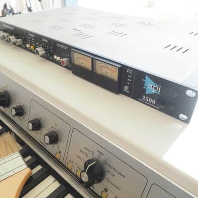 API 2500 Stereo Bus Compressor 2000 - 2019 - Black image 3