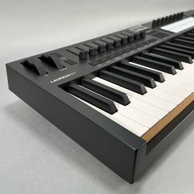 Novation Launchkey 49 MKIV MIDI Keyboard Controller - Black image 11