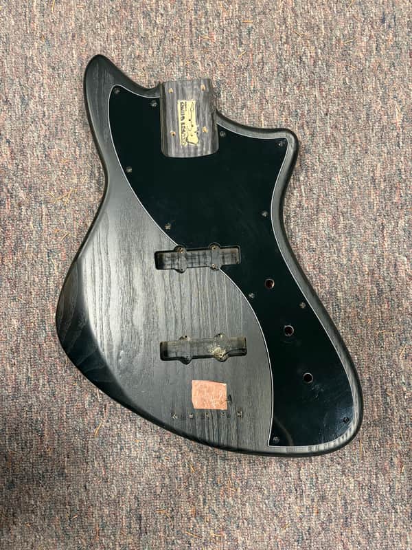 Ceccarini “Meteora” bass body 2021 - Stain image 1