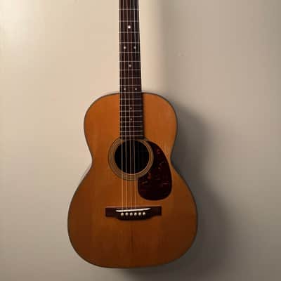 Martin 00-21 1053 - Natural with original Martin hard-shell case image 2