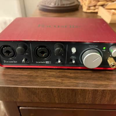 Focusrite Scarlett 2i2 Audio Interface 1st Generation Red image 3
