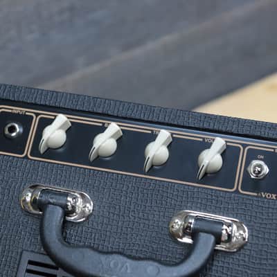 Vox AC4C1-12 Custom Series 4W All-Tube 1x12" Guitar Combo Amplifier #W09-009790 image 12