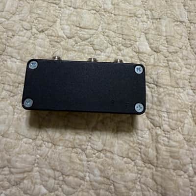 JHS Buffered Splitter V2 2018 - Present - Black image 4