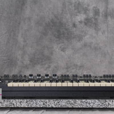 Roland SH-2 Analog Synthesizer w/Hard case in Very Good condition image 5