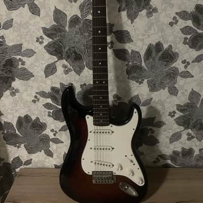 Squier Classic Vibe '60s Stratocaster with Laurel Fretboard 2019 - Present - 3-Color Sunburst image 1