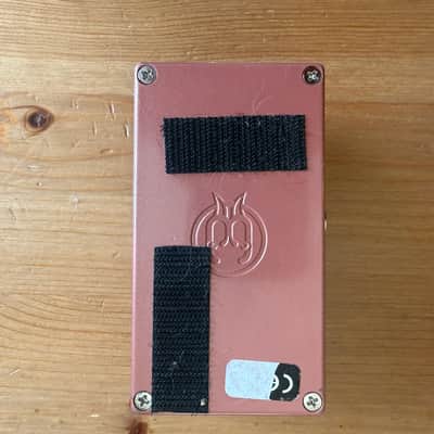 Walrus Audio Monument Harmonic Tap Tremolo V2 2018 - Present - Coral / Black image 2