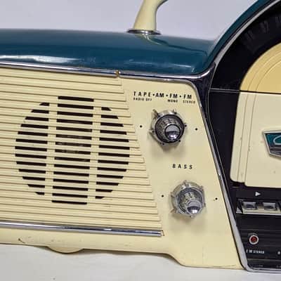 Cicena Classic Overdrive 261 Portable AM/FM Radio Cassette Player Dashboard - Boombox image 3