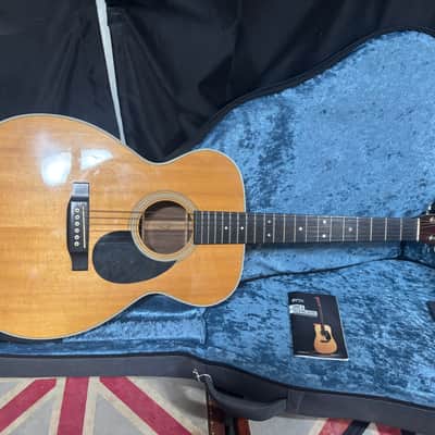 Martin OM-28 Acoustic Guitar w Case image 1