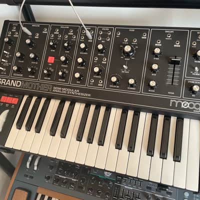 Moog Grandmother (Dark edition)
