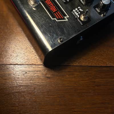 Akai Deluxe Distortion image 3