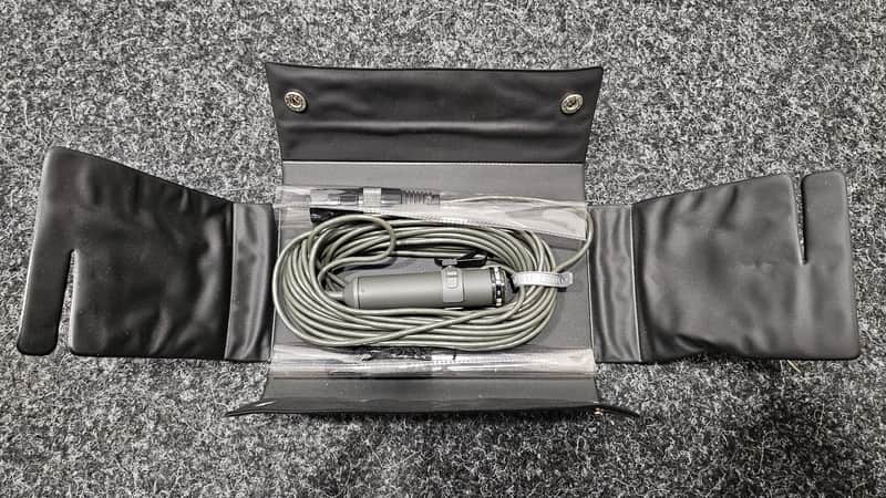 Vintage lavalier AKG D110 in original box image 1