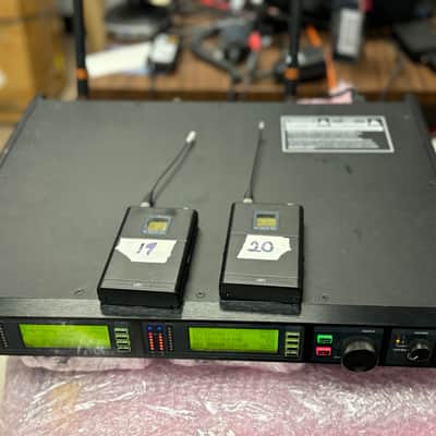 Shure UHF-R UR4D with 2 UR1 Bodypacks (H4) image 2