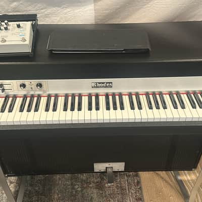 Fender Rhodes Suitcase Piano 88-Key Electric Piano 1972 - 1974 - Black Rounded Top image 2