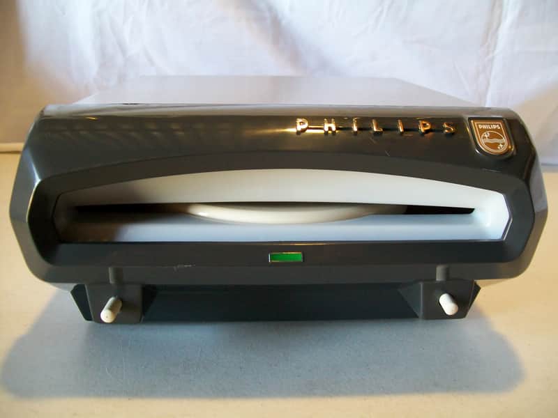 Philips Auto Mignon Car Record Player 45's image 1