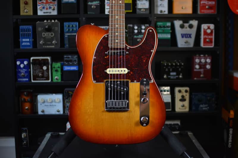 Fender Player Plus Nashville Telecaster with Pau Ferro Fretboard 2023 - Present - Sienna Sunburst