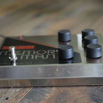 Electro-Harmonix Deluxe Memory Man Vintage Analog Delay MN3005 w