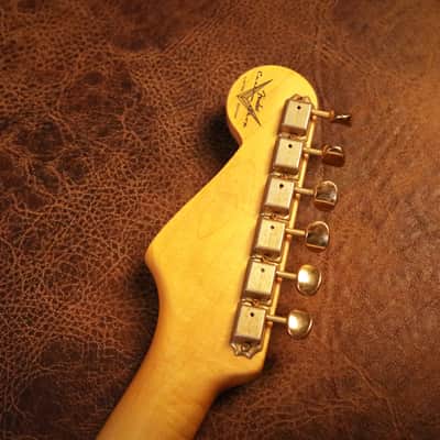 Fender Custom Shop 1955 "Bone Tone" Stratocaster Relic in Wide Fade 2-tone Sunburst image 12