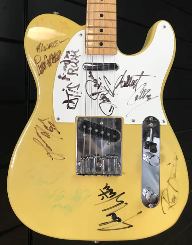 Fender MIJ Telecaster 1989 - Autographed by blues artists commissioned by Fender Frontline mag image 1