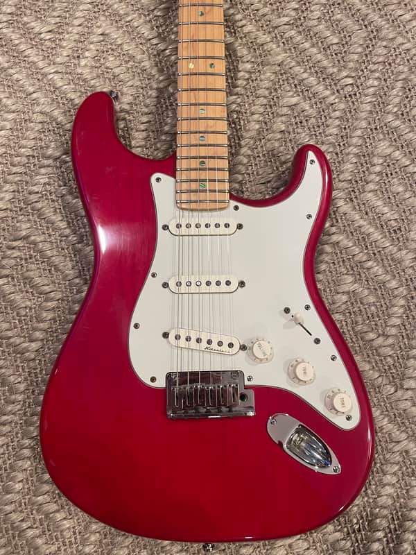 Fender American Deluxe Stratocaster with Maple Fretboard 1999 - 2001 - Crimson Transparent image 1