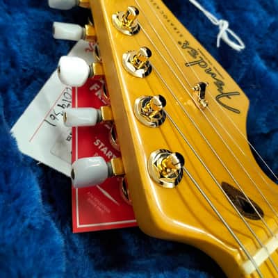 Fender 75TH ANNIVERSARY COMMEMORATIVE STRATOCASTER Maple Fingerboard, 2-Color Bourbon Burst image 22