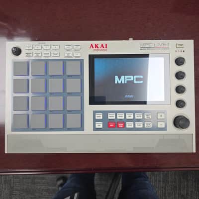 Akai MPC Live II Standalone Sampler / Sequencer Retro Edition 2020 - Present - Grey image 2