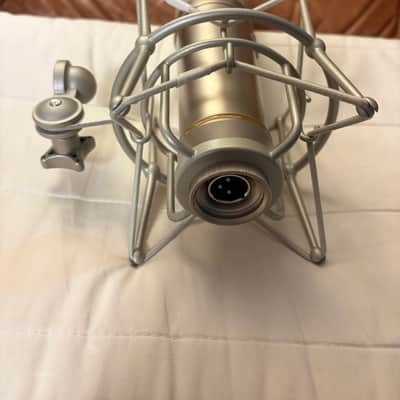 United Studio Technologies UT Twin87 Multipattern Large Diaphragm Condenser Microphone image 5