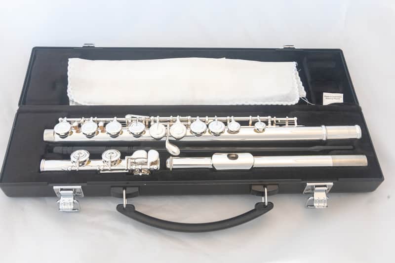 Yamaha YFL-222 Standard Silver-plated Flute *Cleaned & Serviced *Ready to play image 1