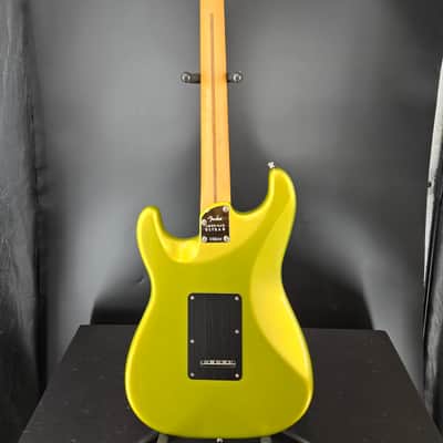 Fender American Ultra II Stratocaster®, Maple Fingerboard, Solar Flare image 7