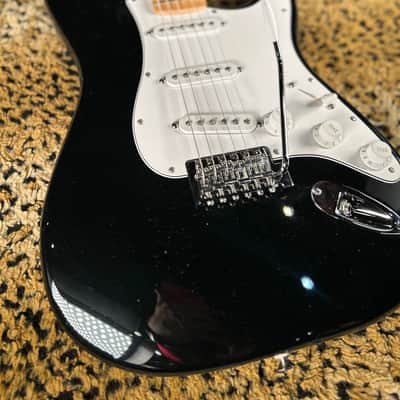 Fender Standard Stratocaster MIM Electric Guitar Black 2001 - Black image 3