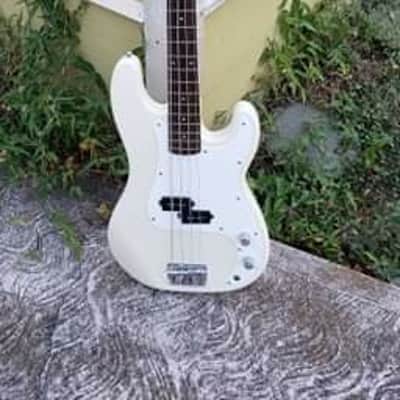 Peavey  international series milestone ii  White image 11