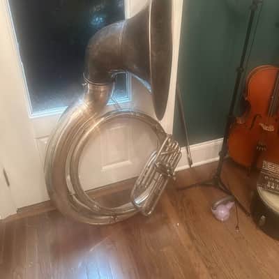 King 2350 BBb Sousaphone with detachable cluster, includes case. image 2
